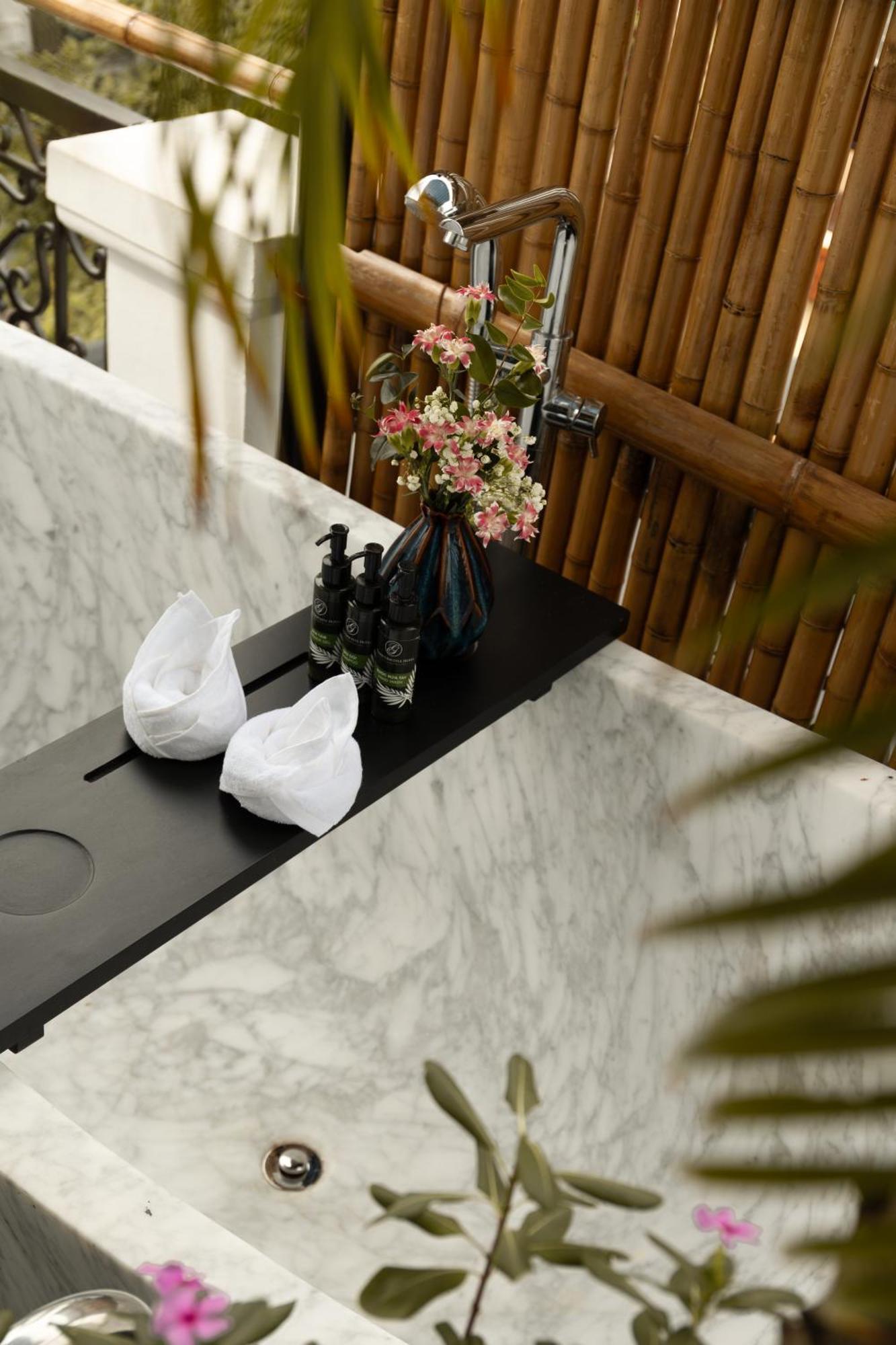 Hanoi Graceful Hotel And Travel Exterior foto
